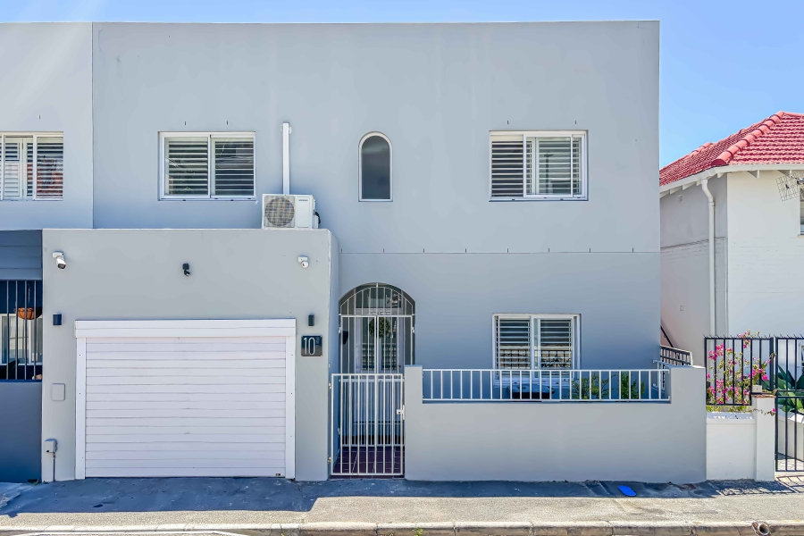 4 Bedroom Property for Sale in Sea Point Western Cape